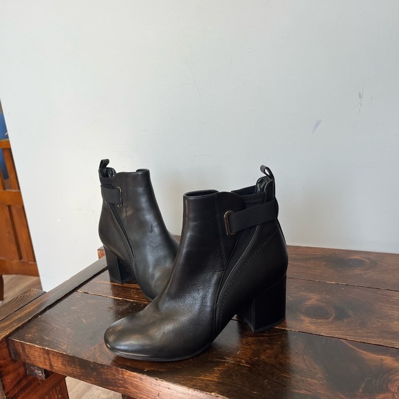 Easy Spirit Short women’s boots. Size 8.5 - Picture 2 of 5